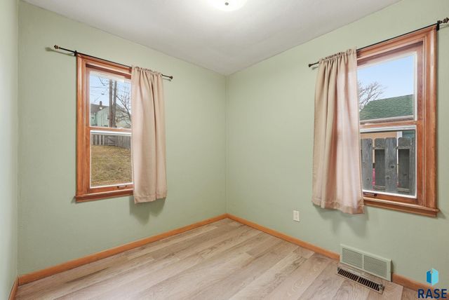 2117 W 15th St Street, Sioux Falls, SD 57104