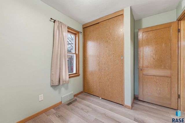 2117 W 15th St Street, Sioux Falls, SD 57104