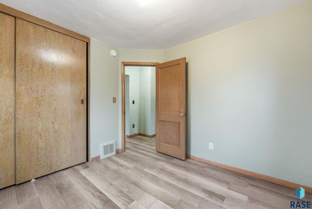 2117 W 15th St Street, Sioux Falls, SD 57104