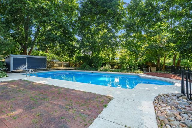 907 East Street, Three Rivers, MI 49093