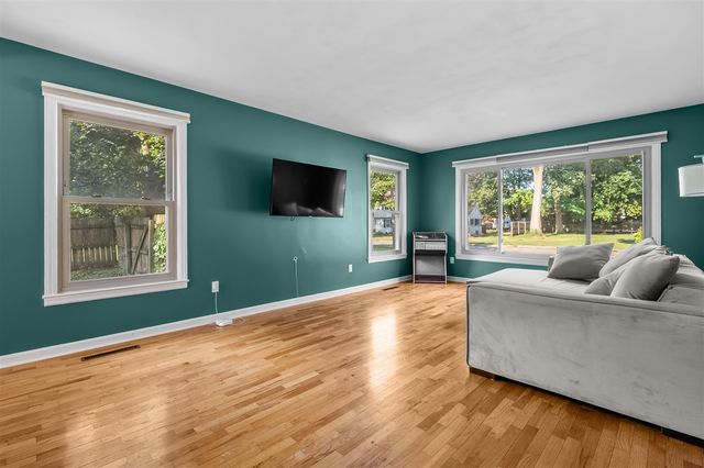907 East Street, Three Rivers, MI 49093