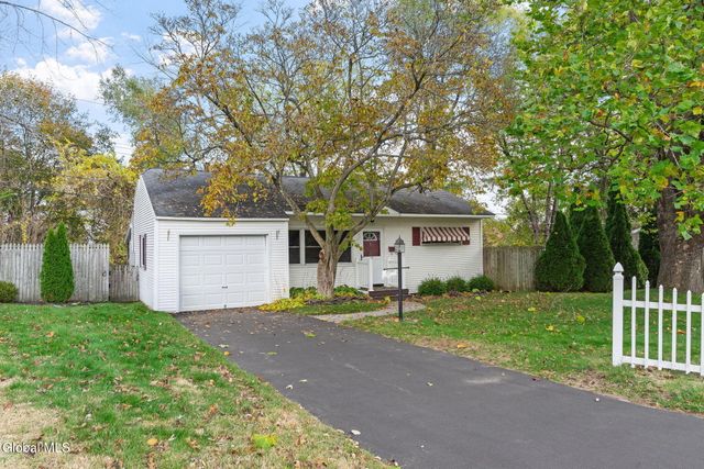 15 Stirrup Drive, Colonie, NY 12205