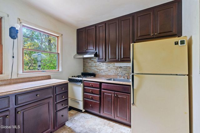 15 Stirrup Drive, Colonie, NY 12205