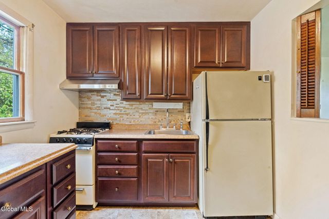 15 Stirrup Drive, Colonie, NY 12205