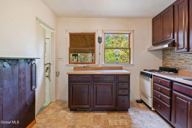 15 Stirrup Drive, Colonie, NY 12205