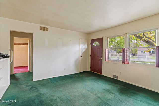 15 Stirrup Drive, Colonie, NY 12205