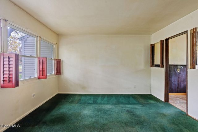 15 Stirrup Drive, Colonie, NY 12205