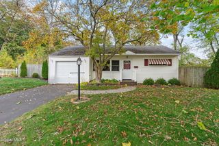 15 Stirrup Drive, Colonie, NY 12205