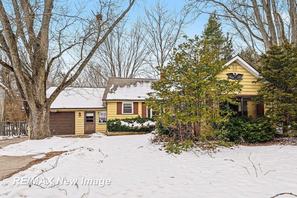 540 S Hemlock Road, Richland Twp, MI 48626