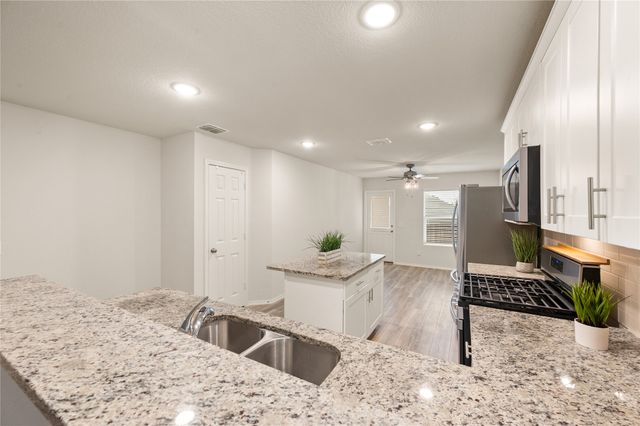 945 Shire Avenue, Haslet, TX 76052
