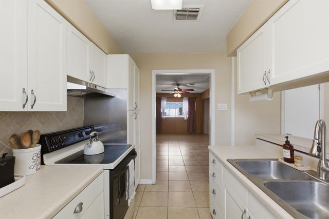 13627 Greenway Drive, Sugar Land, TX 77498