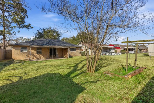 13627 Greenway Drive, Sugar Land, TX 77498