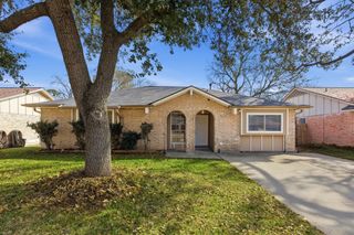 13627 Greenway Drive, Sugar Land, TX 77498