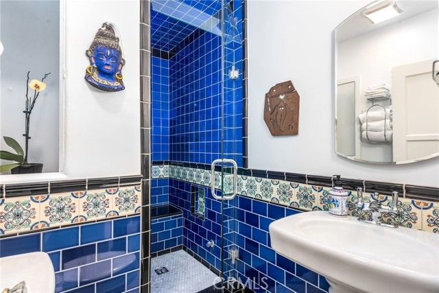 2431 S Holt, Los Angeles, CA 90034