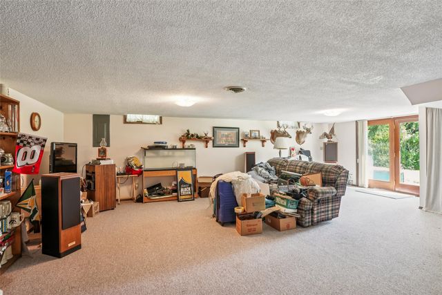 4848 W 48th Street N, Newton, IA 50208