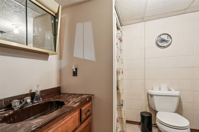 4848 W 48th Street N, Newton, IA 50208