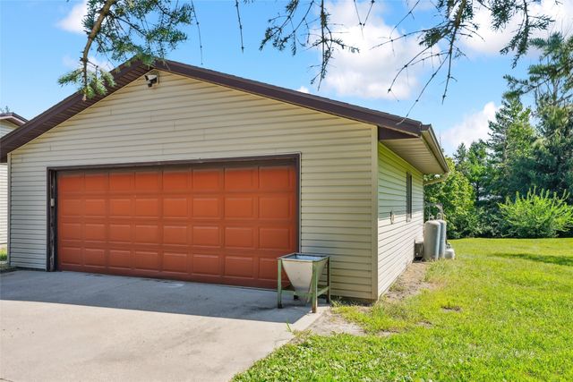 4848 W 48th Street N, Newton, IA 50208