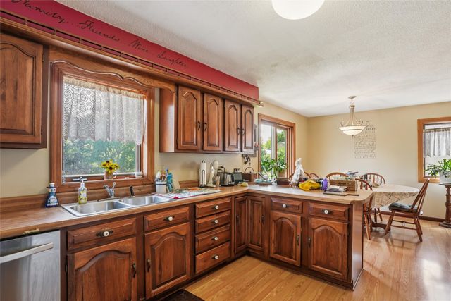 4848 W 48th Street N, Newton, IA 50208