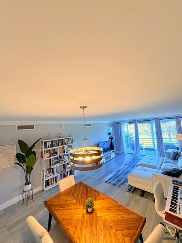 605 Oaks Drive 304, Pompano Beach, FL 33069