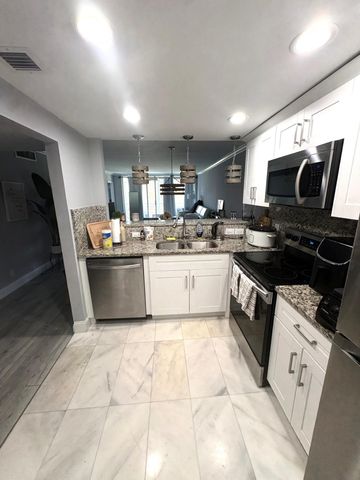 605 Oaks Drive 304, Pompano Beach, FL 33069