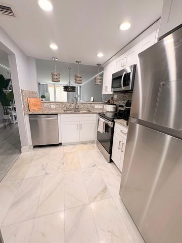 605 Oaks Drive 304, Pompano Beach, FL 33069