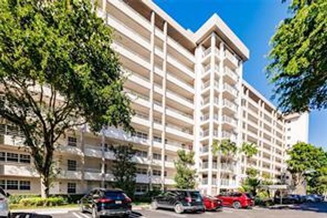 605 Oaks Drive 304, Pompano Beach, FL 33069