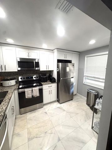 605 Oaks Drive 304, Pompano Beach, FL 33069