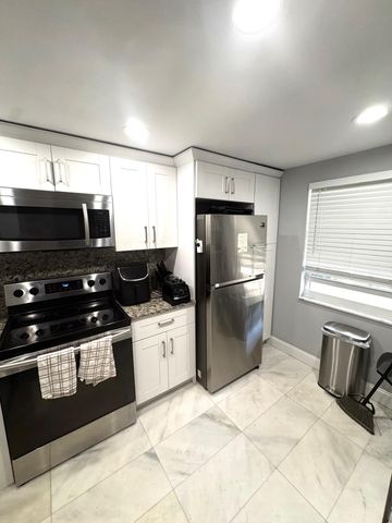 605 Oaks Drive 304, Pompano Beach, FL 33069