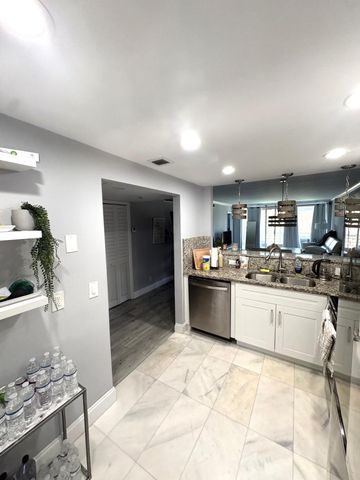 605 Oaks Drive 304, Pompano Beach, FL 33069