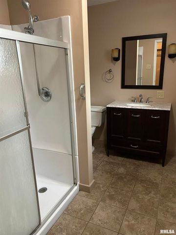 422 W 5TH Street, Benton, IL 62812