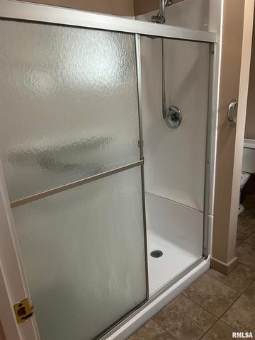 422 W 5TH Street, Benton, IL 62812