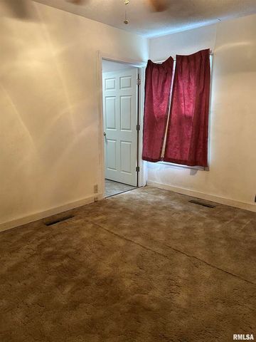 422 W 5TH Street, Benton, IL 62812