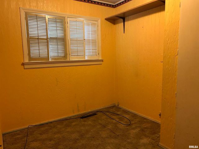 422 W 5TH Street, Benton, IL 62812