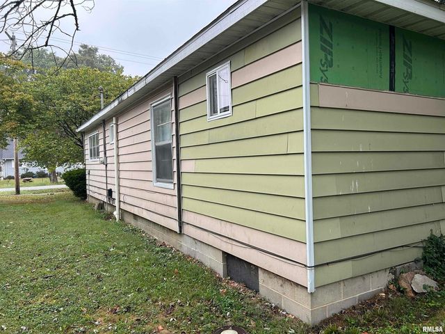 422 W 5TH Street, Benton, IL 62812