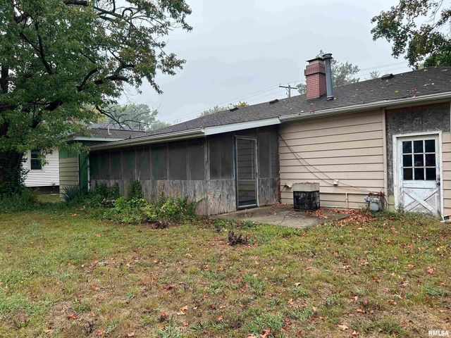 422 W 5TH Street, Benton, IL 62812