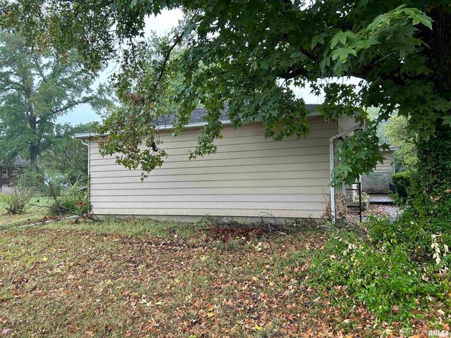 422 W 5TH Street, Benton, IL 62812