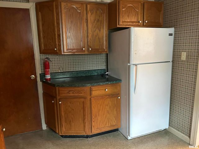 422 W 5TH Street, Benton, IL 62812