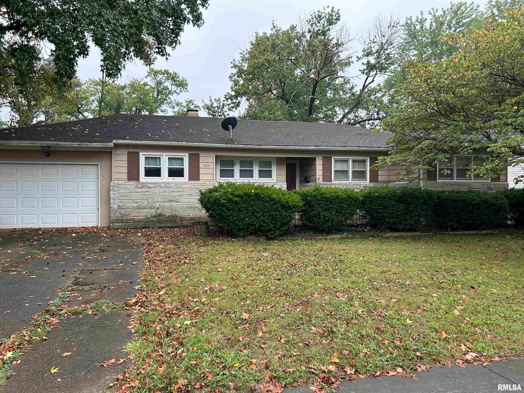 422 W 5TH Street, Benton, IL 62812