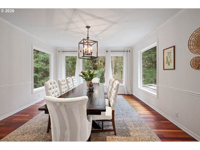 18977 BARTON Rd, Lake Oswego, OR 97034