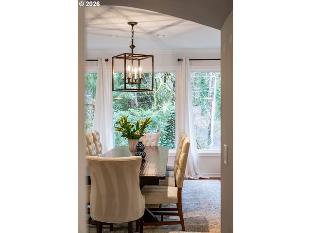 18977 BARTON Rd, Lake Oswego, OR 97034