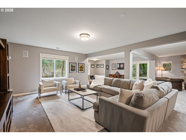 18977 BARTON Rd, Lake Oswego, OR 97034