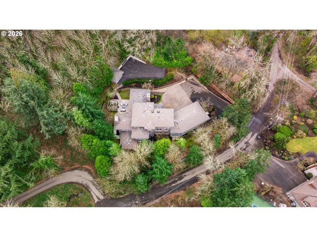18977 BARTON Rd, Lake Oswego, OR 97034