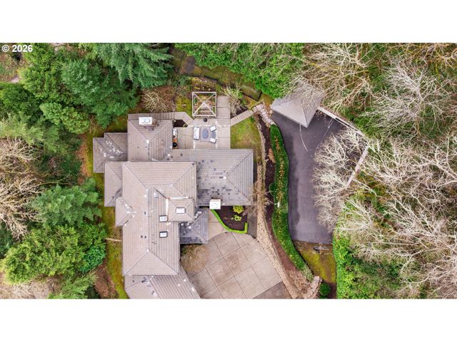 18977 BARTON Rd, Lake Oswego, OR 97034