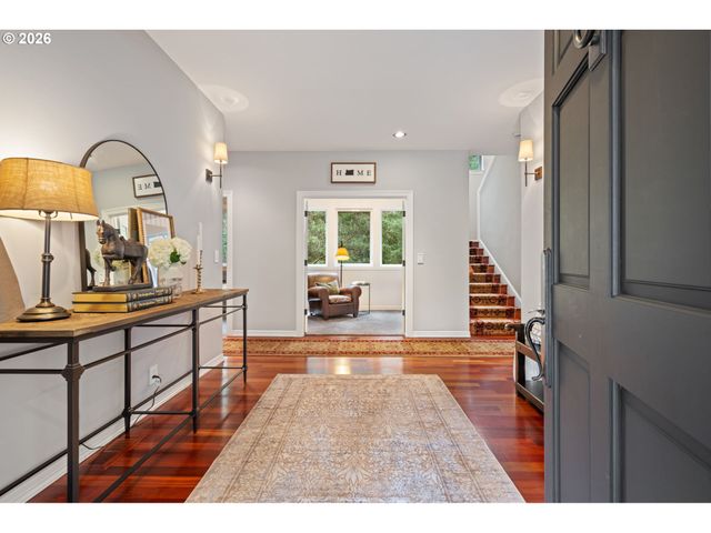 18977 BARTON Rd, Lake Oswego, OR 97034