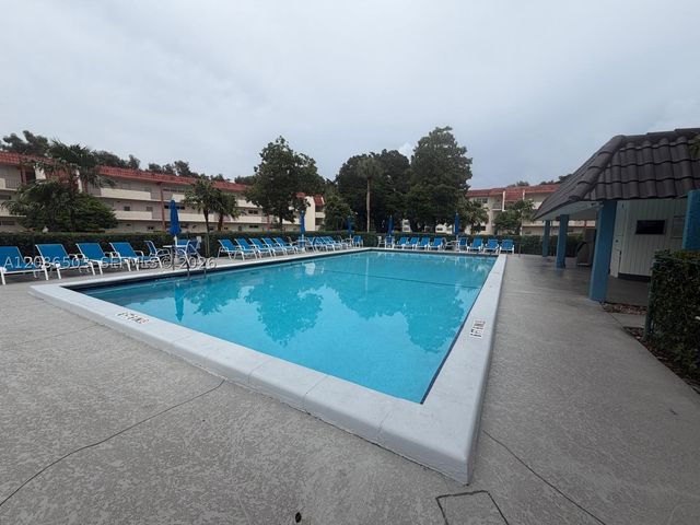 400 S Hollybrook Dr 306, Pembroke Pines, FL 33025