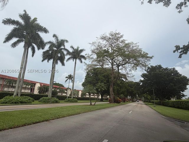 400 S Hollybrook Dr 306, Pembroke Pines, FL 33025