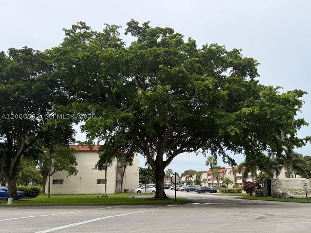 400 S Hollybrook Dr 306, Pembroke Pines, FL 33025