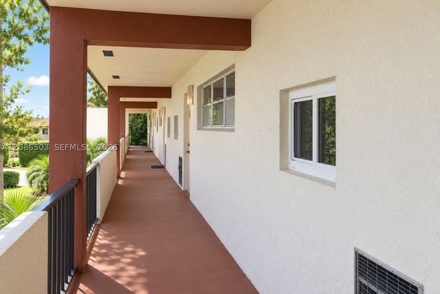 400 S Hollybrook Dr 306, Pembroke Pines, FL 33025