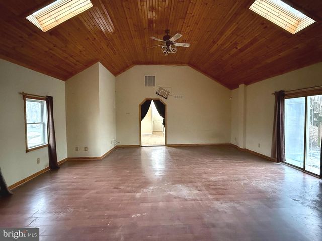 52 MORGAN ST, Inwood, WV 25428