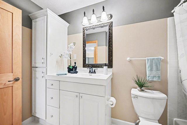 11115 Vessey Circle, Bloomington, MN 55437